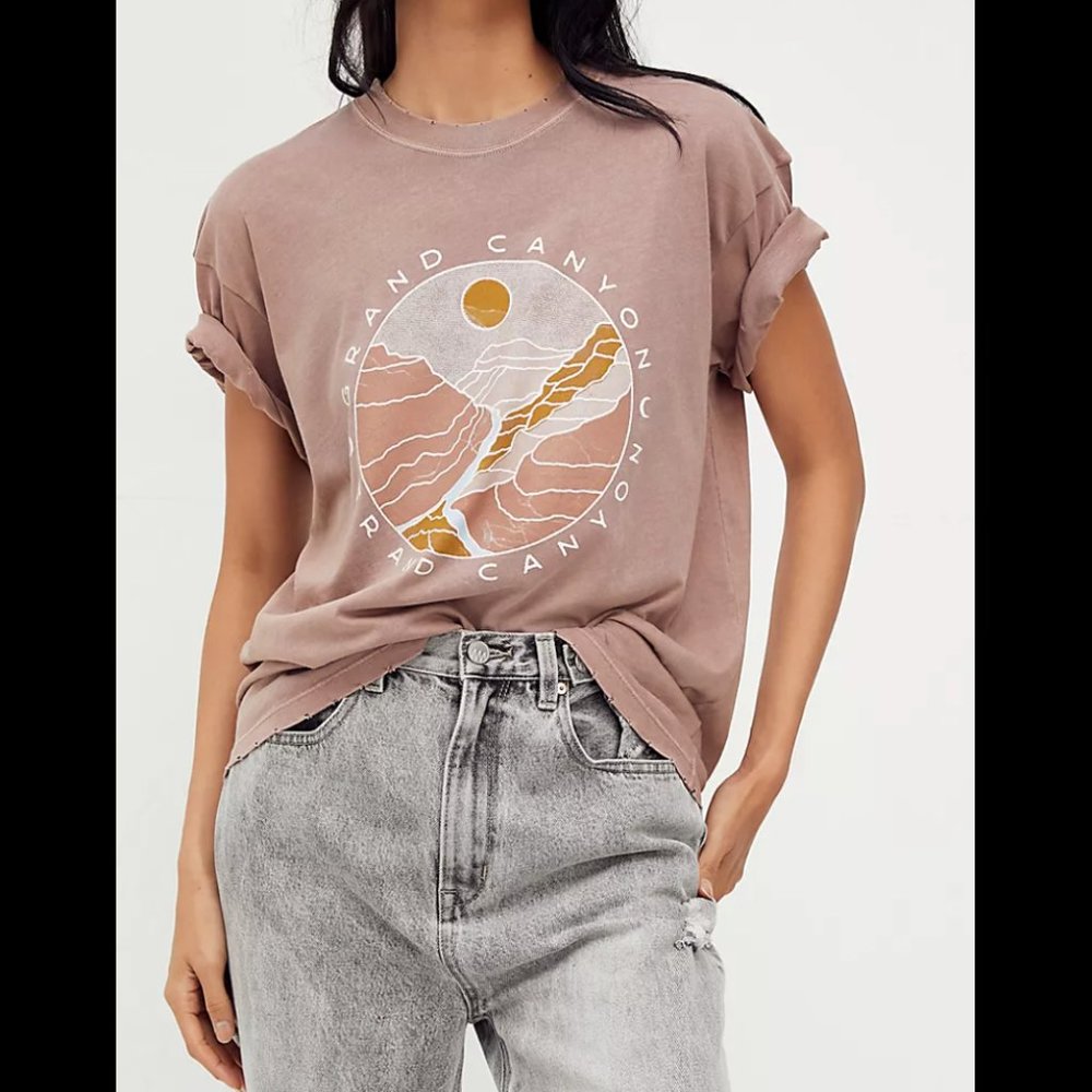 GIRL DANGEROUS - FREE PEOPLE - DISTRESSED GRAND CANYON GRAPHIC TEE - MAUVE - L